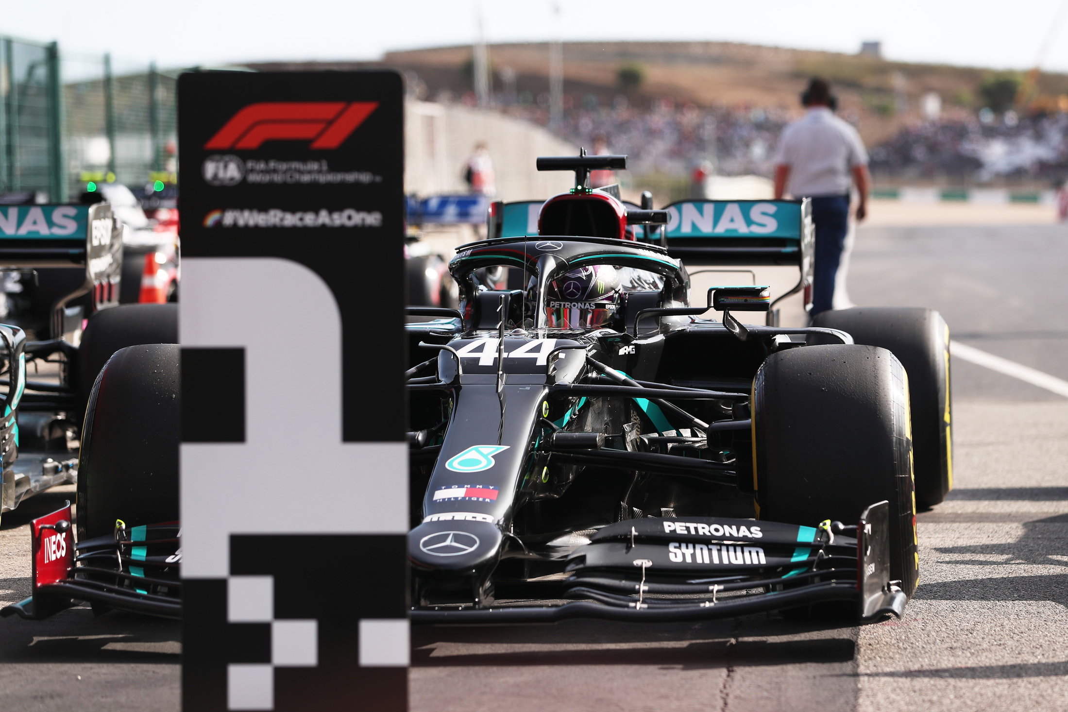 F1 Hamilton è leggenda, 92° vittoria nel Gp di Portimao